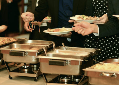 Buffet-Etikette: Genießen Sie die kulinarische Vielfalt mit Stil und Respekt!